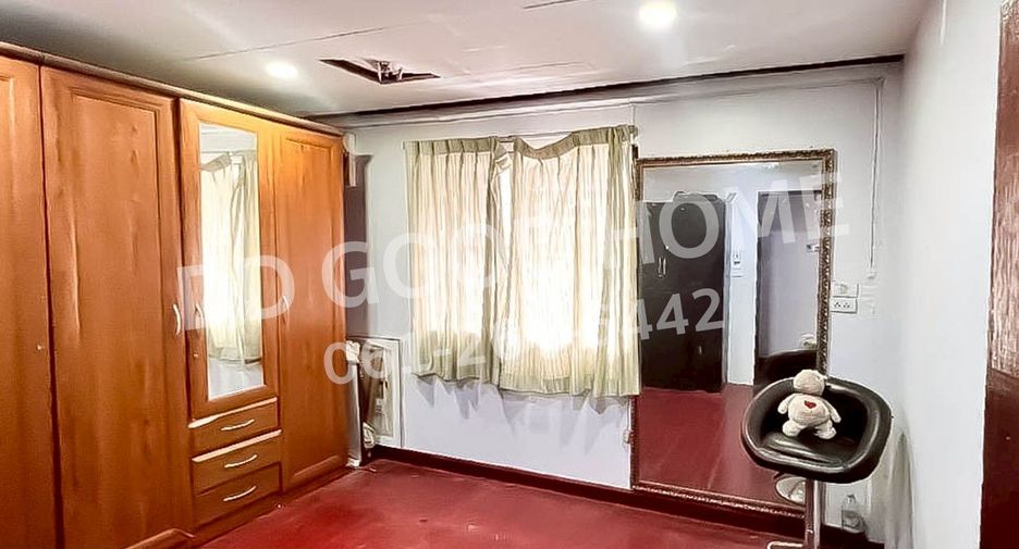 For sale 2 bedrooms townhouse in Mueang Surat Thani, Surat Thani