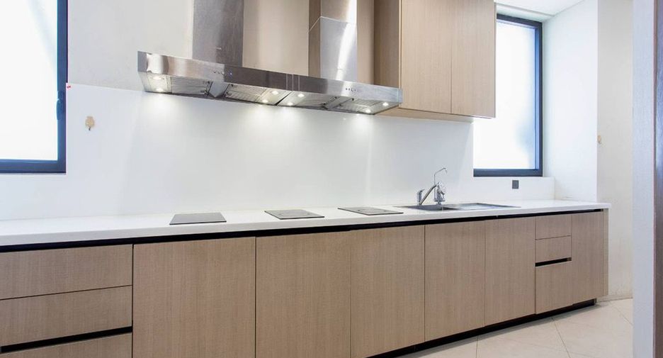 For sale 4 bed condo in Khlong San, Bangkok