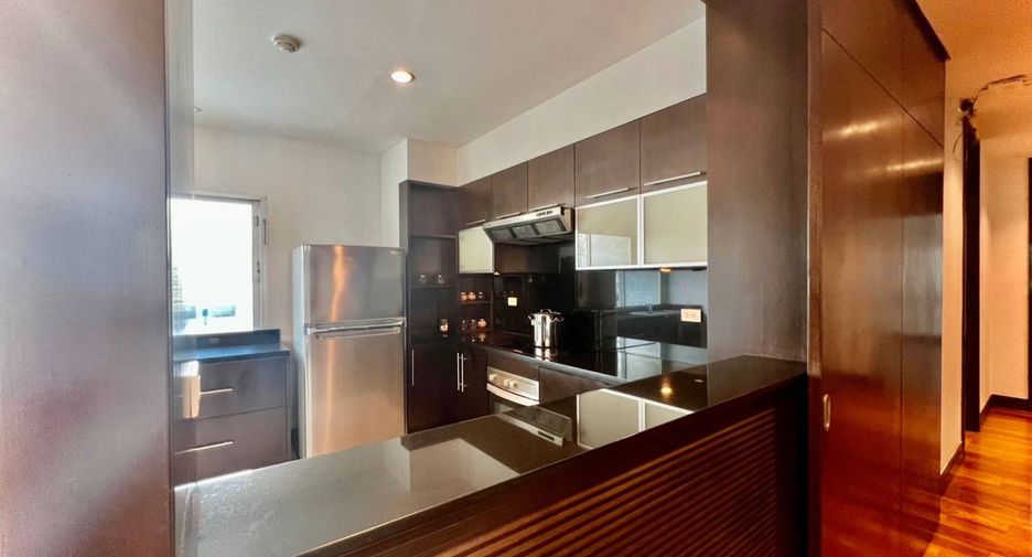 For rent 4 bedrooms condo in Pathum Wan, Bangkok