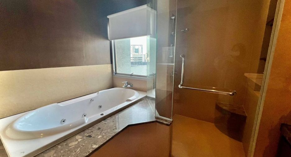 For rent 4 bedrooms condo in Pathum Wan, Bangkok