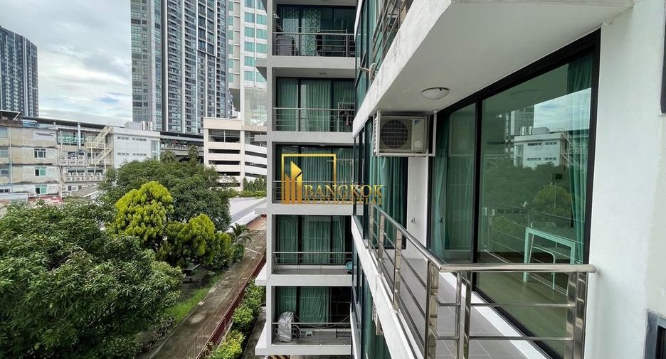 For rent 2 bedrooms condo in Khlong Toei, Bangkok