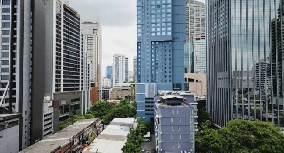 For rent 2 bedrooms condo in Khlong Toei, Bangkok