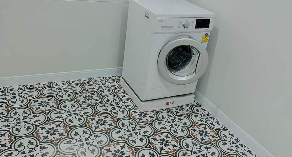 For rent 3 bedrooms townhouse in Watthana, Bangkok