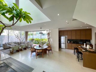 For sale 5 Beds house in Wang Thonglang, Bangkok