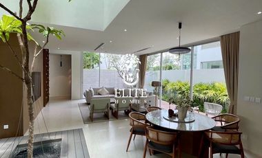 For sale 5 bedrooms house in Wang Thonglang, Bangkok