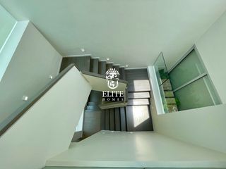For sale 5 Beds house in Wang Thonglang, Bangkok