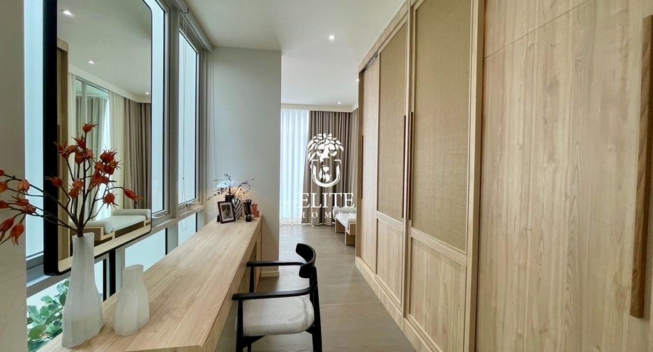 For sale 4 bedrooms house in Wang Thonglang, Bangkok