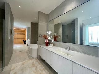 For sale 4 Beds house in Wang Thonglang, Bangkok