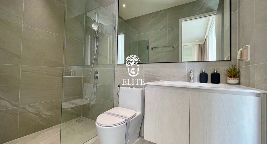 For sale 4 bedrooms house in Wang Thonglang, Bangkok