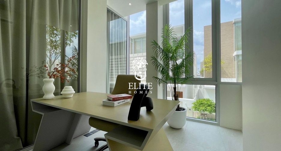 For sale 4 bedrooms house in Wang Thonglang, Bangkok