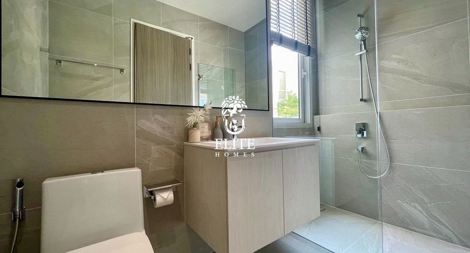 For sale 4 bedrooms house in Wang Thonglang, Bangkok