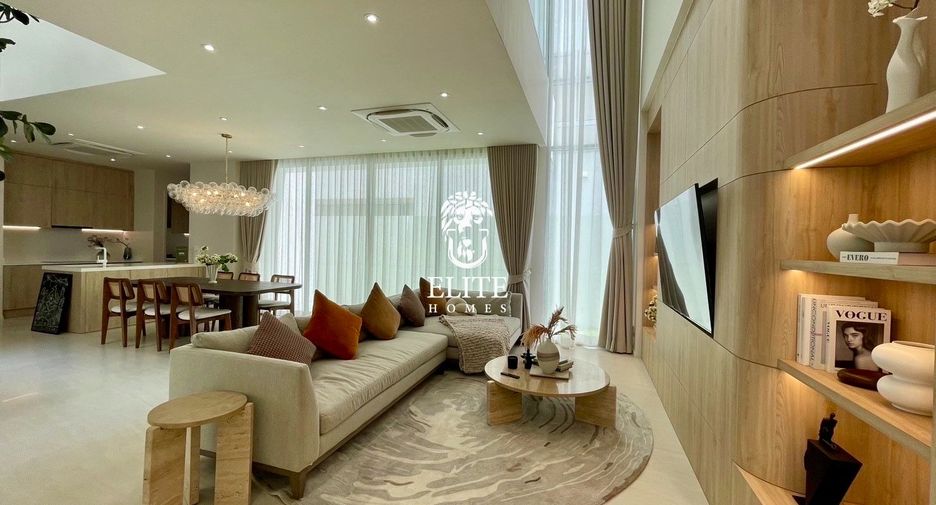 For sale 4 bedrooms house in Wang Thonglang, Bangkok
