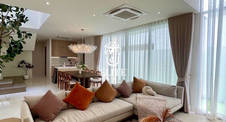For sale 4 bedrooms house in Wang Thonglang, Bangkok