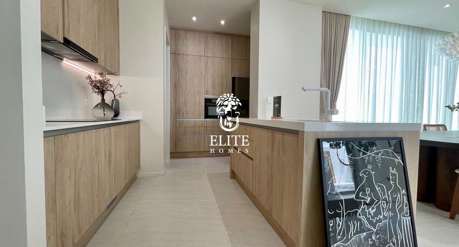 For sale 4 bedrooms house in Wang Thonglang, Bangkok