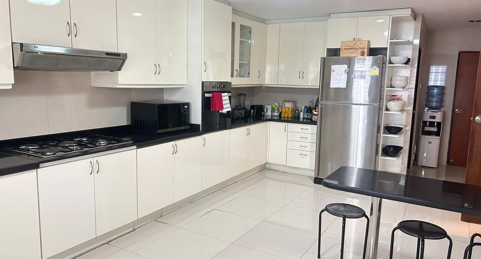 For rent 3 ベッドルーム condo in Khlong Toei, Bangkok