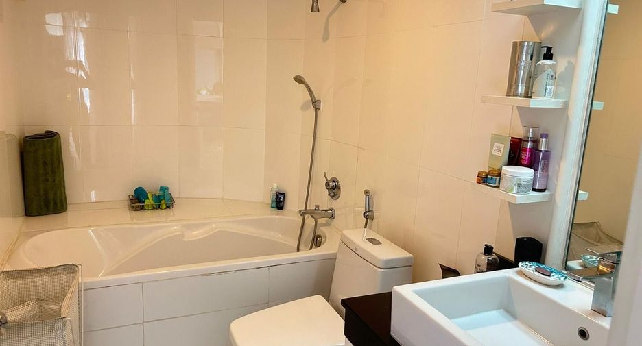 For rent 3 ベッドルーム condo in Khlong Toei, Bangkok