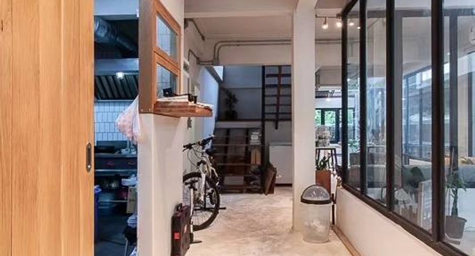 For rent studio townhouse in Sathon, Bangkok