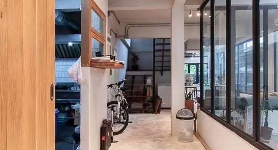 For rent studio townhouse in Sathon, Bangkok