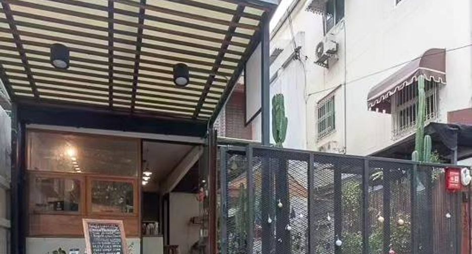 For rent studio townhouse in Sathon, Bangkok