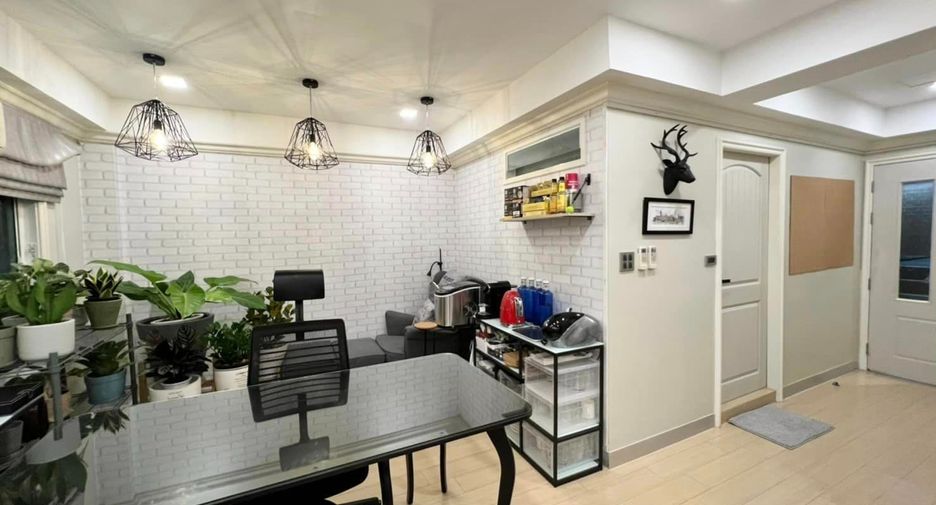 For sale 14 bedrooms apartment in Ratchathewi, Bangkok