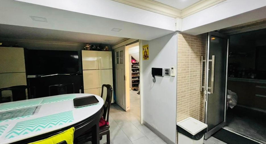 For sale 14 bedrooms apartment in Ratchathewi, Bangkok