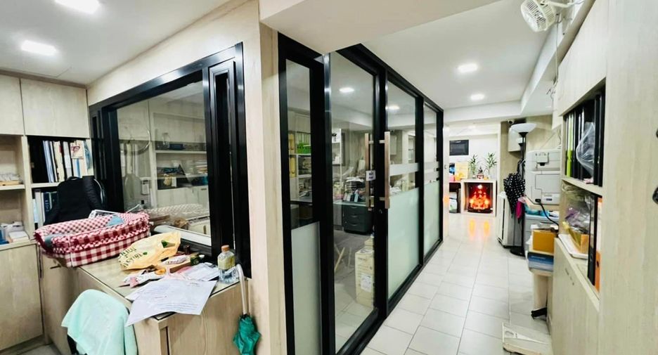 For sale 14 bedrooms apartment in Ratchathewi, Bangkok