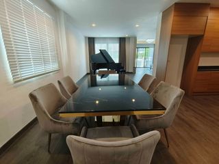 For sale 4 bedrooms house in Watthana, Bangkok