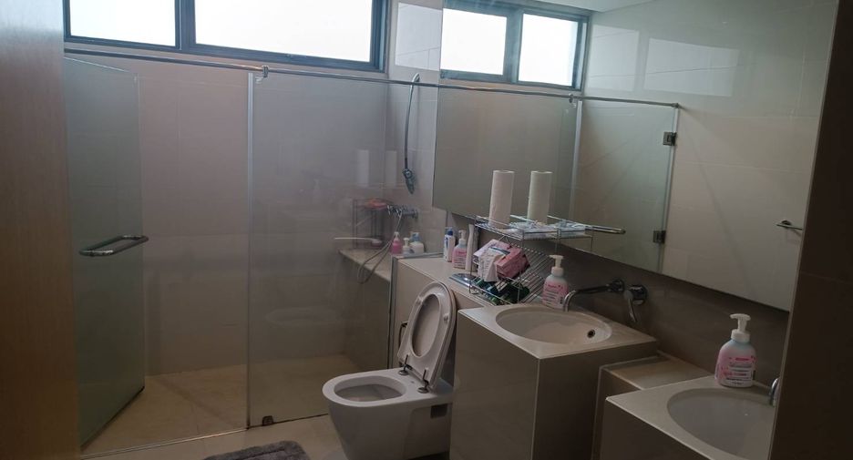 For sale 4 bedrooms condo in Khlong Toei, Bangkok