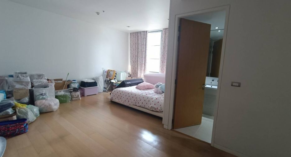 For sale 4 bedrooms condo in Khlong Toei, Bangkok