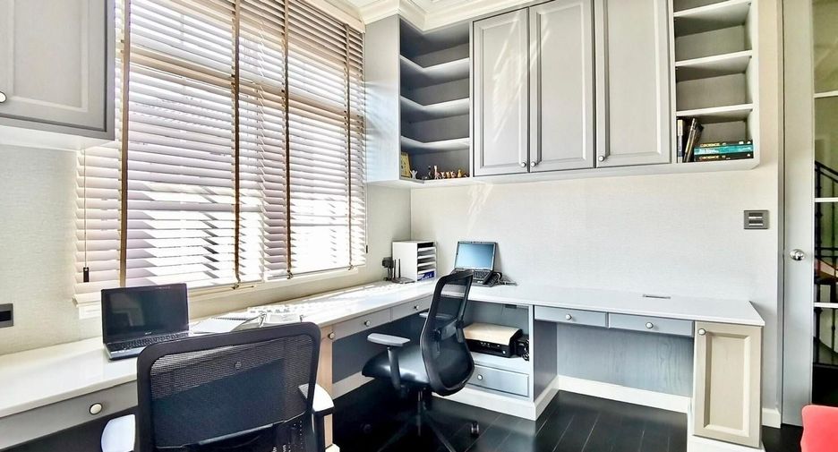 For sale 4 bedrooms house in Bang Phli, Samut Prakan