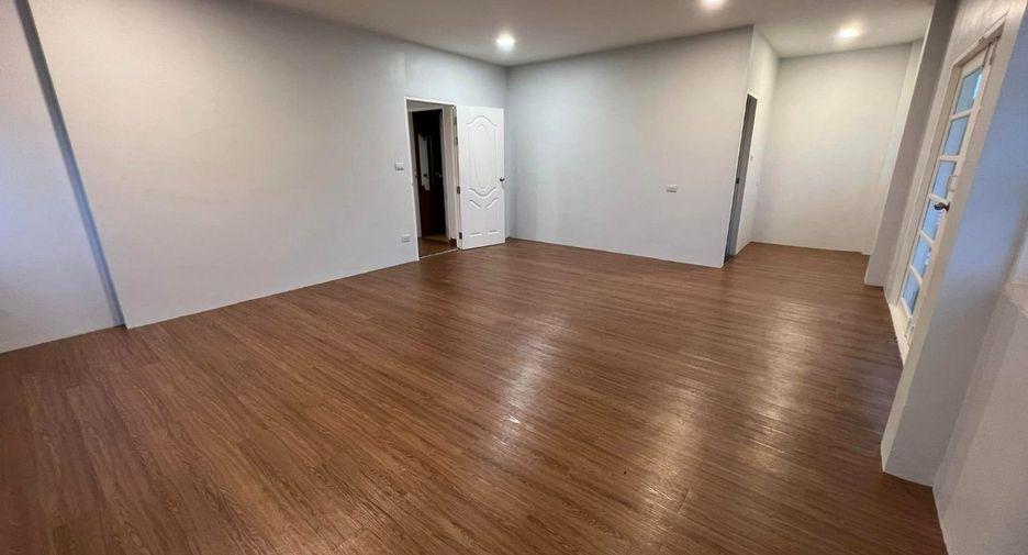 For sale 4 bedrooms house in Bang Na, Bangkok
