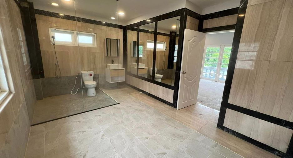 For sale 4 bedrooms house in Bang Na, Bangkok