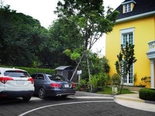 For sale 5 ベッドルーム house in Phra Khanong, Bangkok
