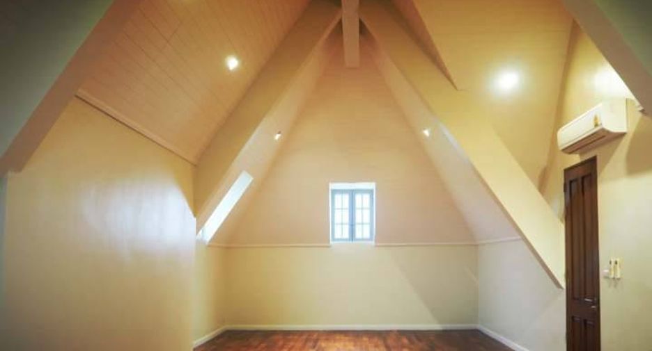 For sale 5 ベッドルーム house in Phra Khanong, Bangkok