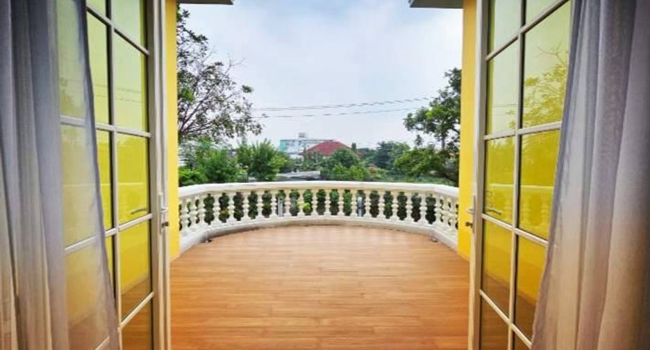 For sale 5 ベッドルーム house in Phra Khanong, Bangkok
