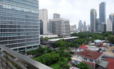 For rent 3 bedrooms condo in Pathum Wan, Bangkok