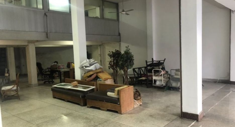 For rent 2 bedrooms retail Space in Khlong Toei, Bangkok