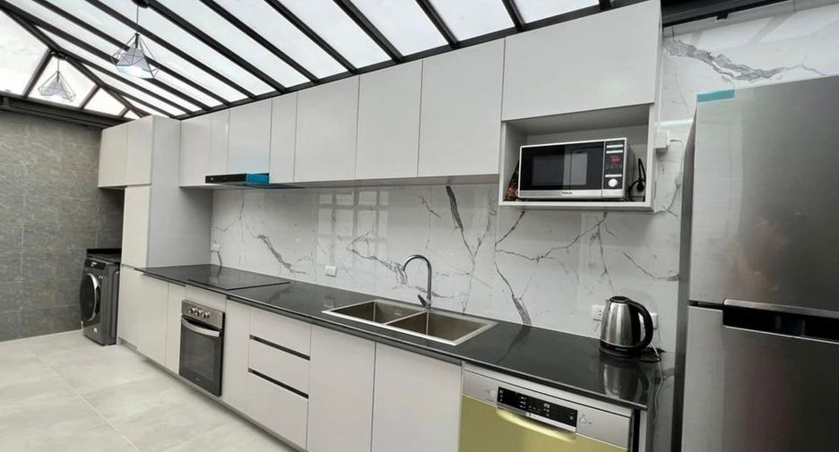 For rent 3 bedrooms townhouse in Wang Thonglang, Bangkok