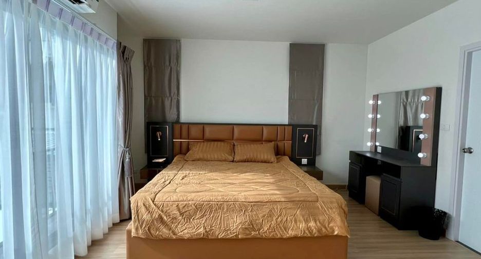 For rent 3 bedrooms townhouse in Wang Thonglang, Bangkok