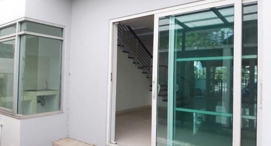For rent 4 bedrooms house in Wang Thonglang, Bangkok
