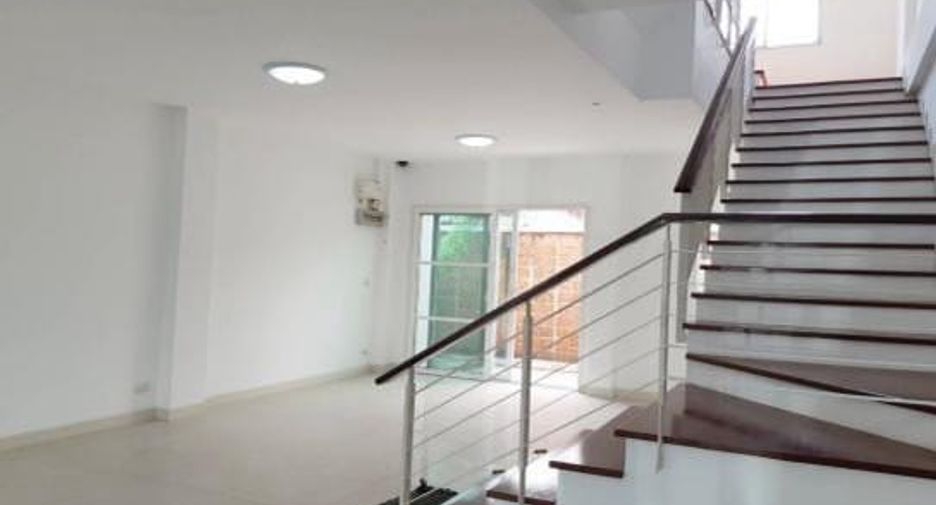 For rent 4 bedrooms house in Wang Thonglang, Bangkok