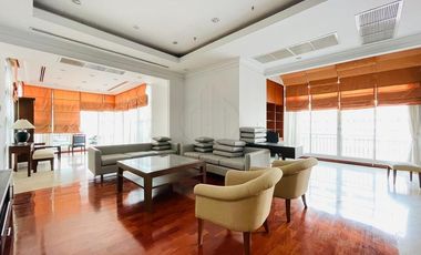 For rent 4 bedrooms condo in Phra Khanong, Bangkok
