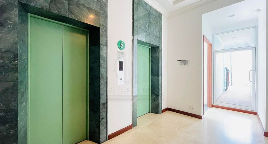 For rent 4 bedrooms condo in Phra Khanong, Bangkok