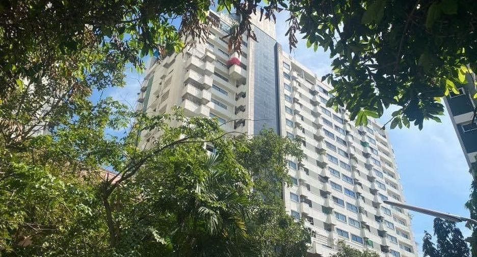 For sale 3 bedrooms condo in Phra Khanong, Bangkok