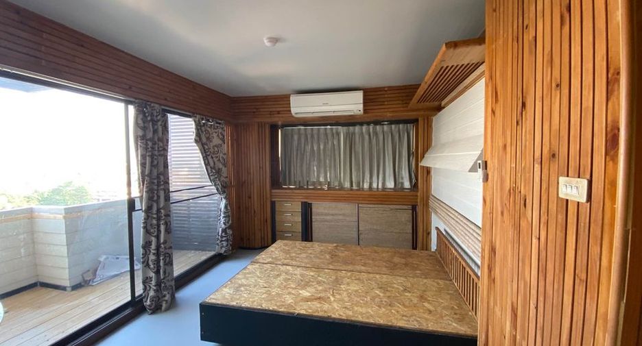 For sale 3 bedrooms condo in Phra Khanong, Bangkok
