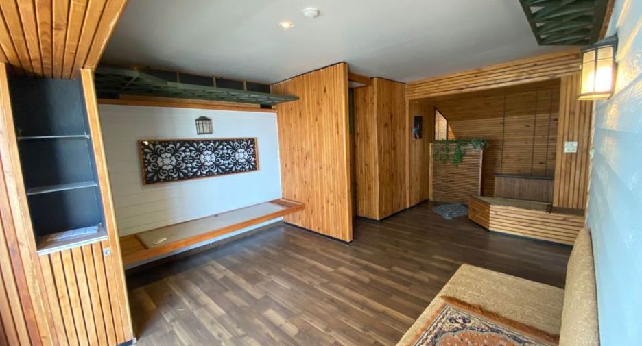 For sale 3 bedrooms condo in Phra Khanong, Bangkok
