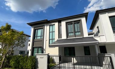Casa en alquiler y en venta de 3 habitaciones en Bang Phli, Samut Prakan