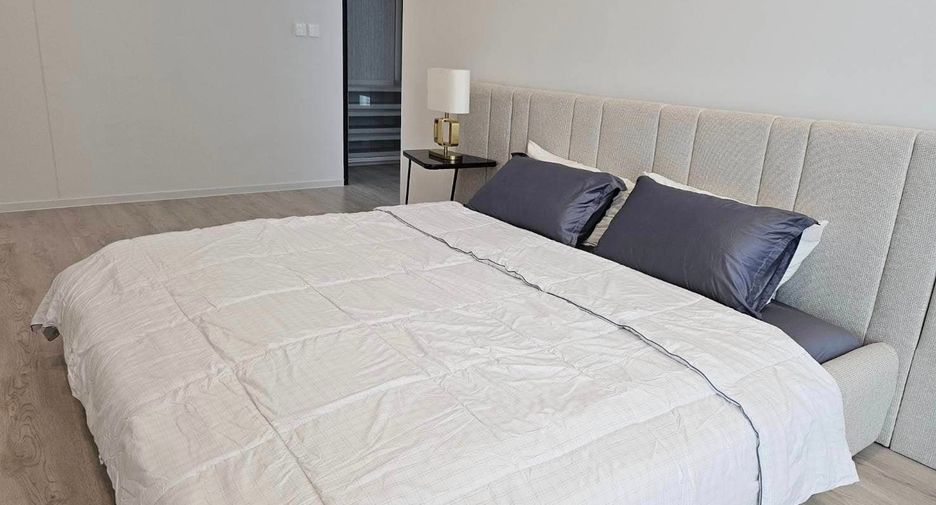 Casa en alquiler y en venta de 4 habitaciones en Saphan Sung, Bangkok