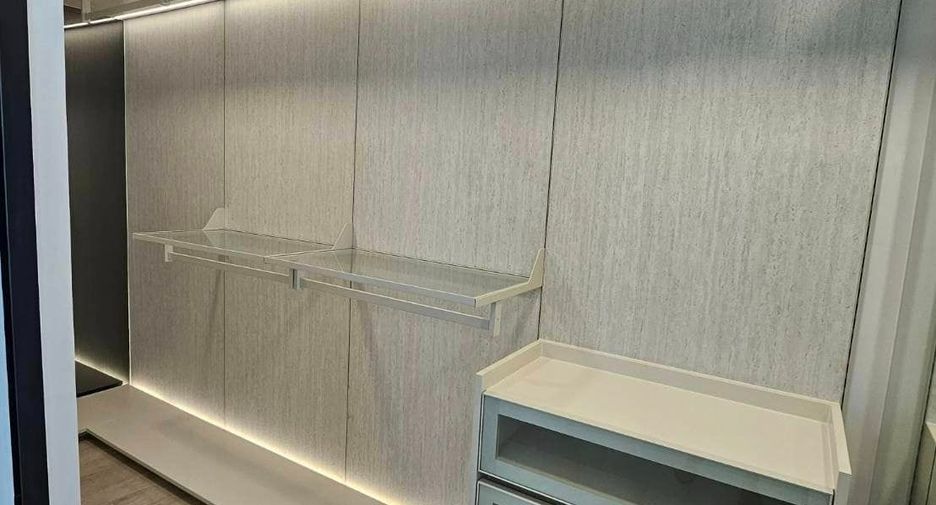 Casa en alquiler y en venta de 4 habitaciones en Saphan Sung, Bangkok