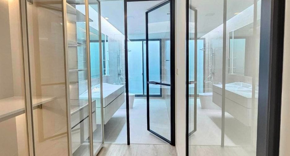 Casa en alquiler y en venta de 4 habitaciones en Saphan Sung, Bangkok